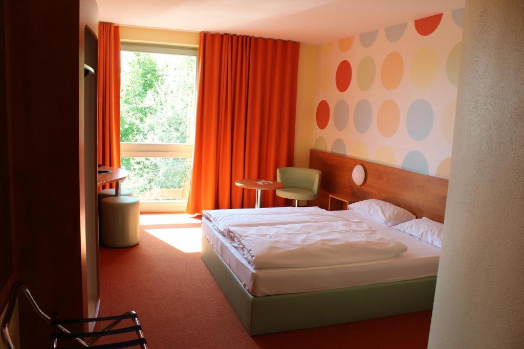 Hotel Holledau Geisenhausen Quarto foto